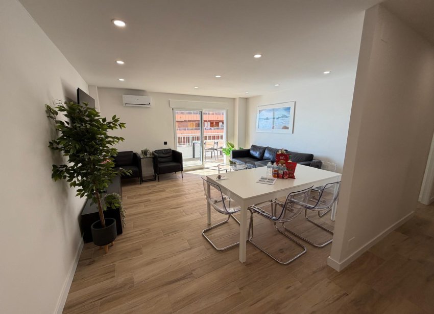 Resale - Apartment - Torrevieja - Playa del Acequión