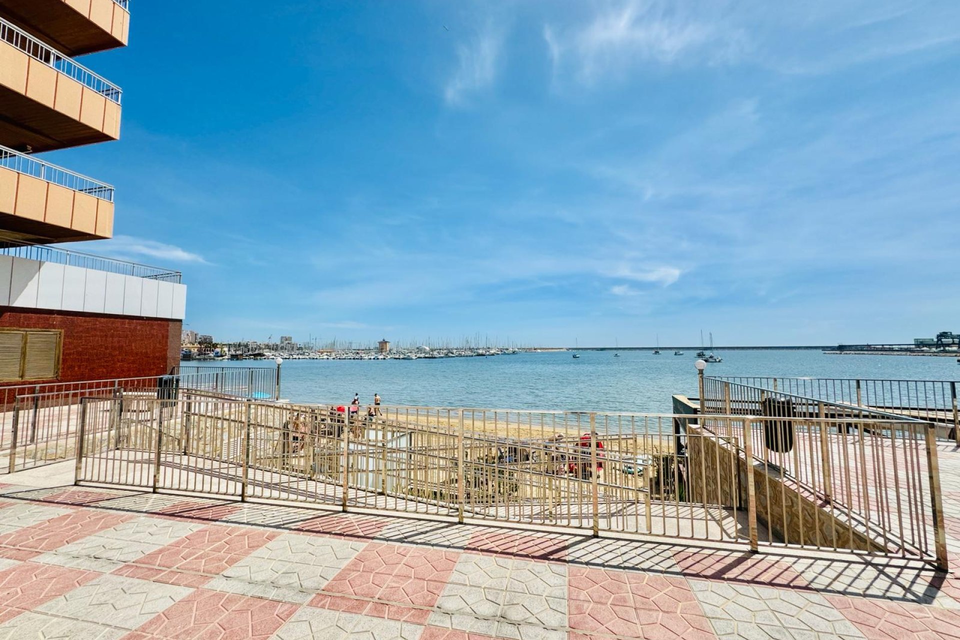 Resale - Apartment - Torrevieja - Playa del Acequión