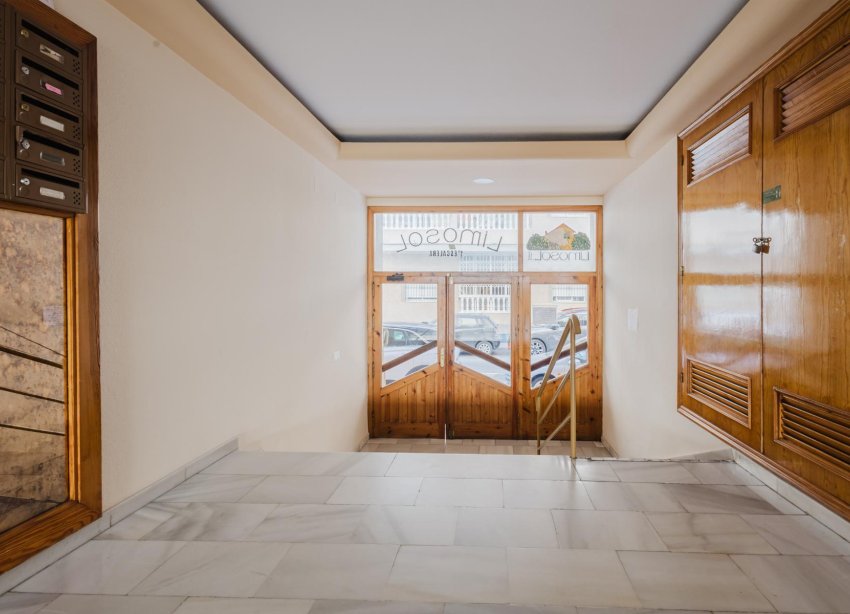 Resale - Apartment - Torrevieja - Playa del Acequión