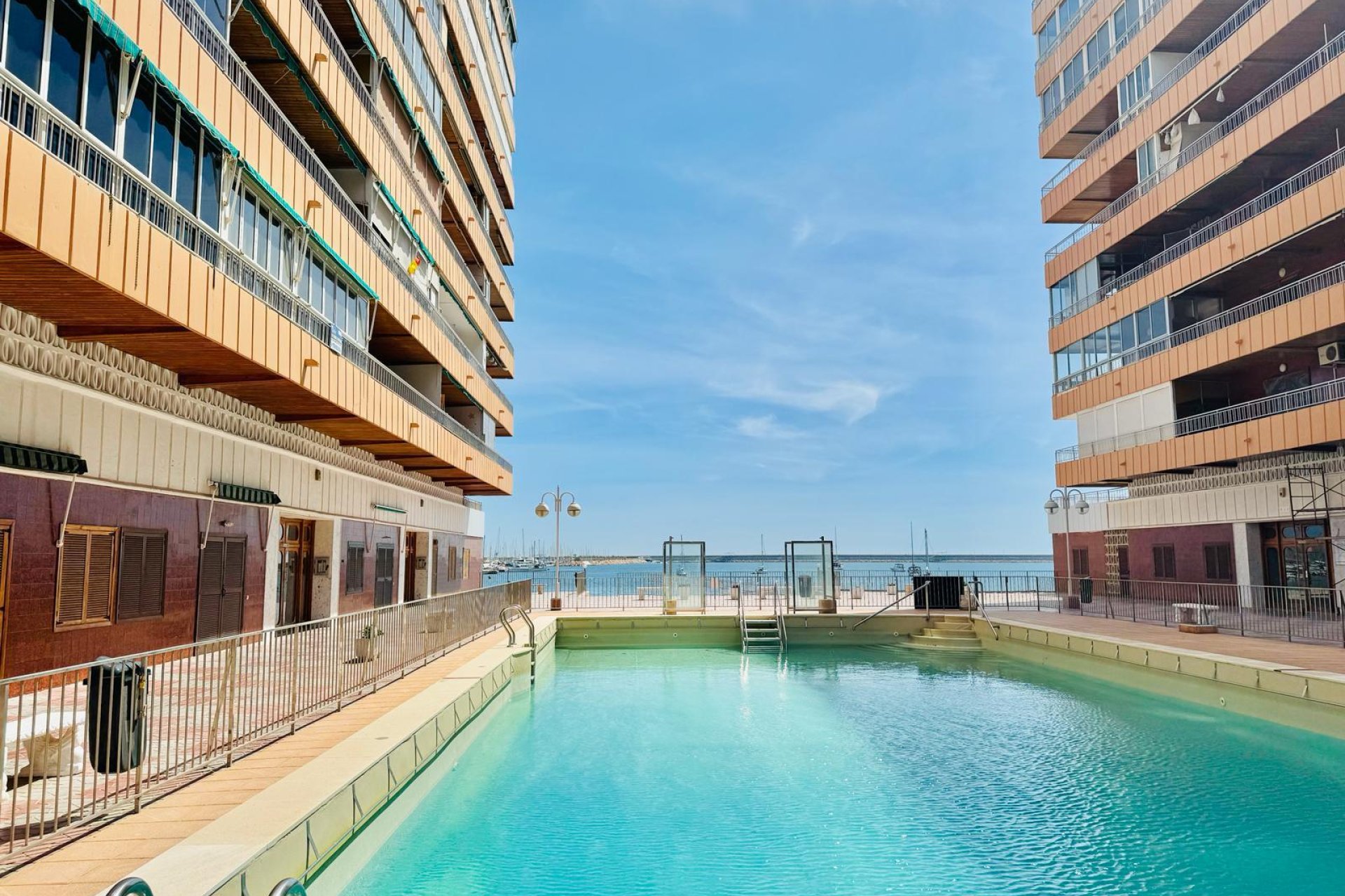 Resale - Apartment - Torrevieja - Playa del Acequión