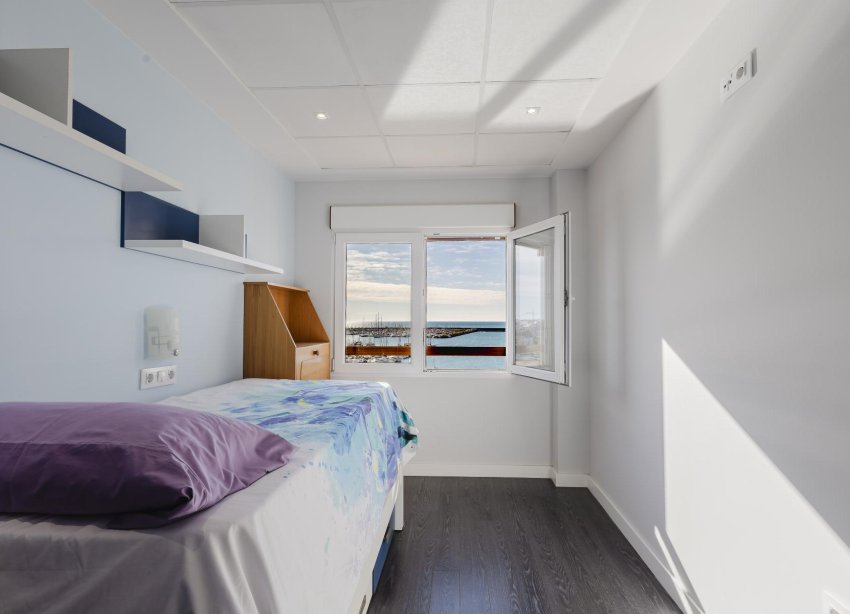 Resale - Apartment - Torrevieja - Playa del Acequión