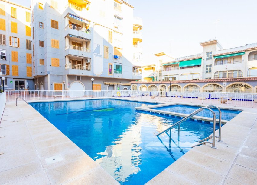 Resale - Apartment - Torrevieja - Playa del Acequión