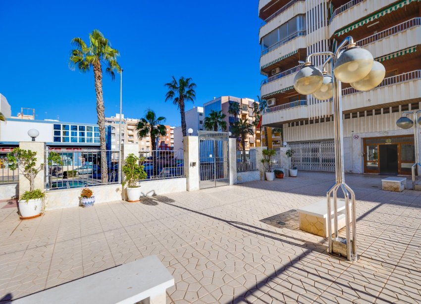 Resale - Apartment - Torrevieja - Playa del Acequión