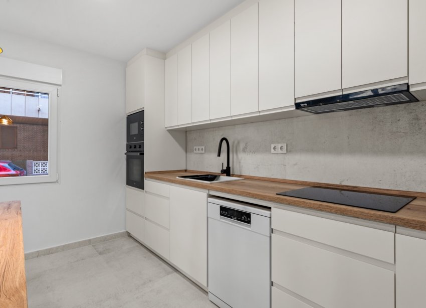 Resale - Apartment - Torrevieja - Playa del Acequión