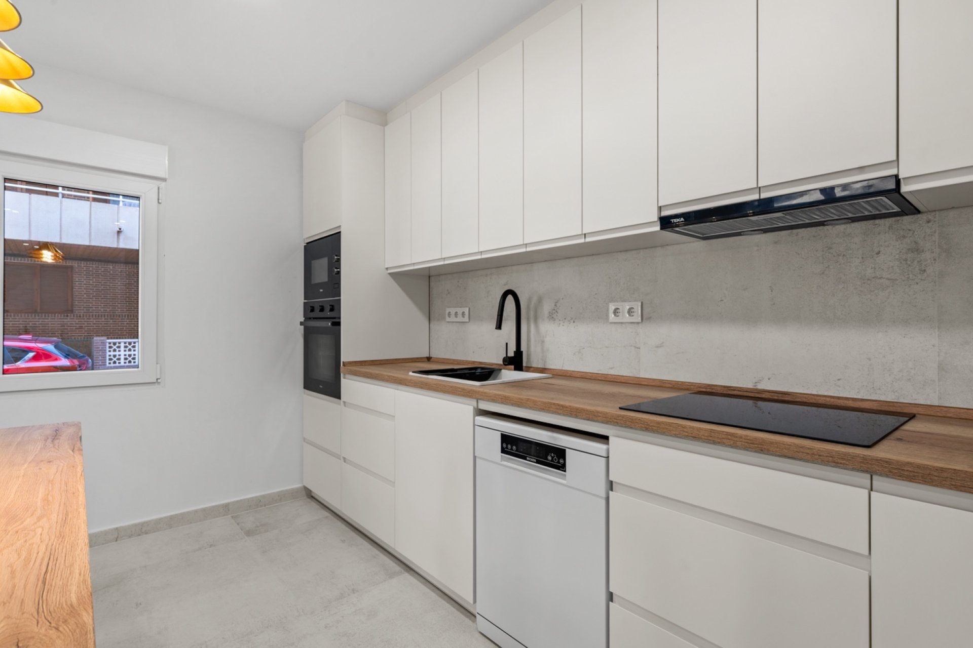 Resale - Apartment - Torrevieja - Playa del Acequión