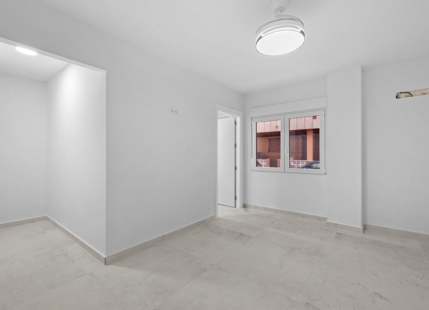 Resale - Apartment - Torrevieja - Playa del Acequión