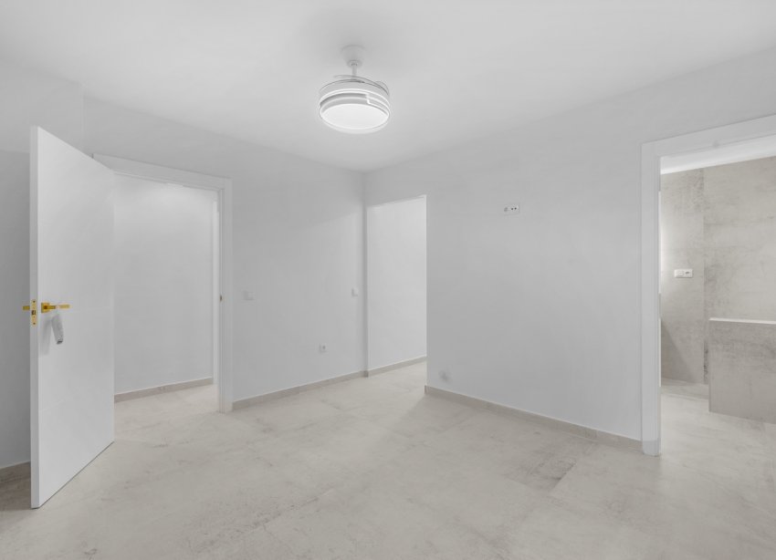 Resale - Apartment - Torrevieja - Playa del Acequión
