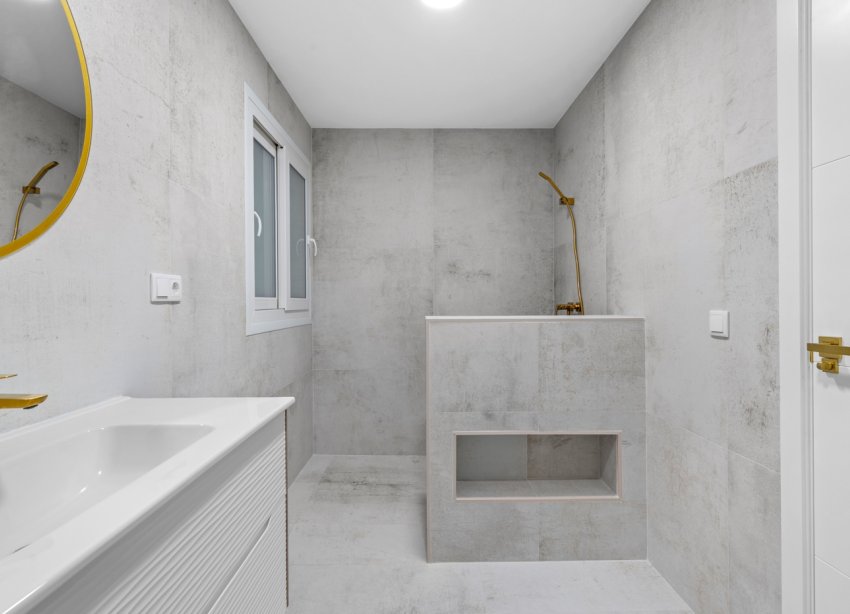 Resale - Apartment - Torrevieja - Playa del Acequión