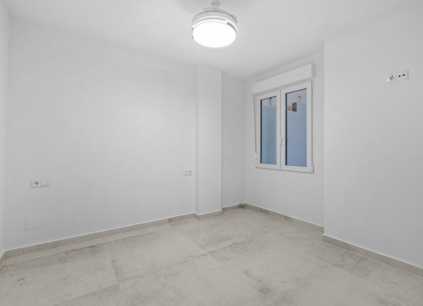 Resale - Apartment - Torrevieja - Playa del Acequión