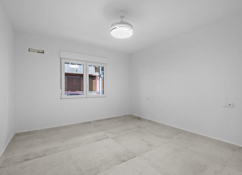 Resale - Apartment - Torrevieja - Playa del Acequión