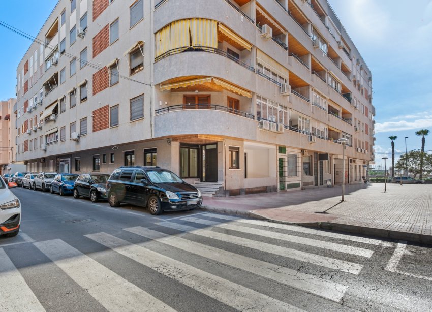 Resale - Apartment - Torrevieja - Playa del Acequión