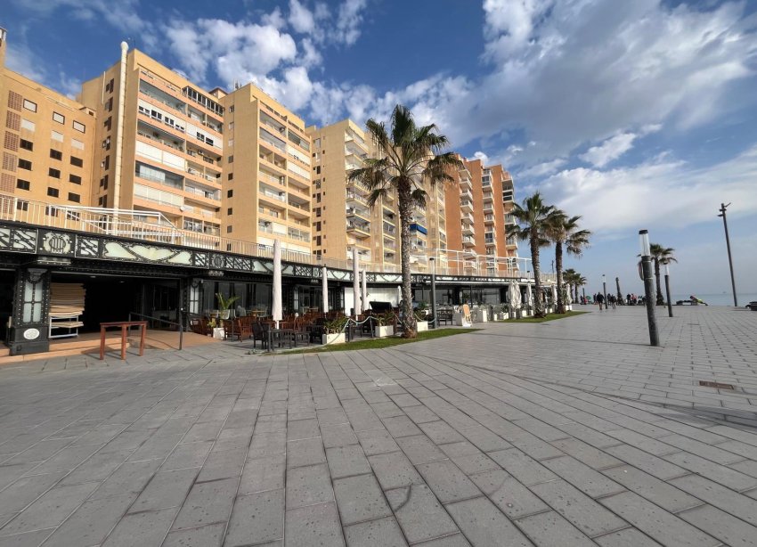 Resale - Apartment - Torrevieja - Playa del cura