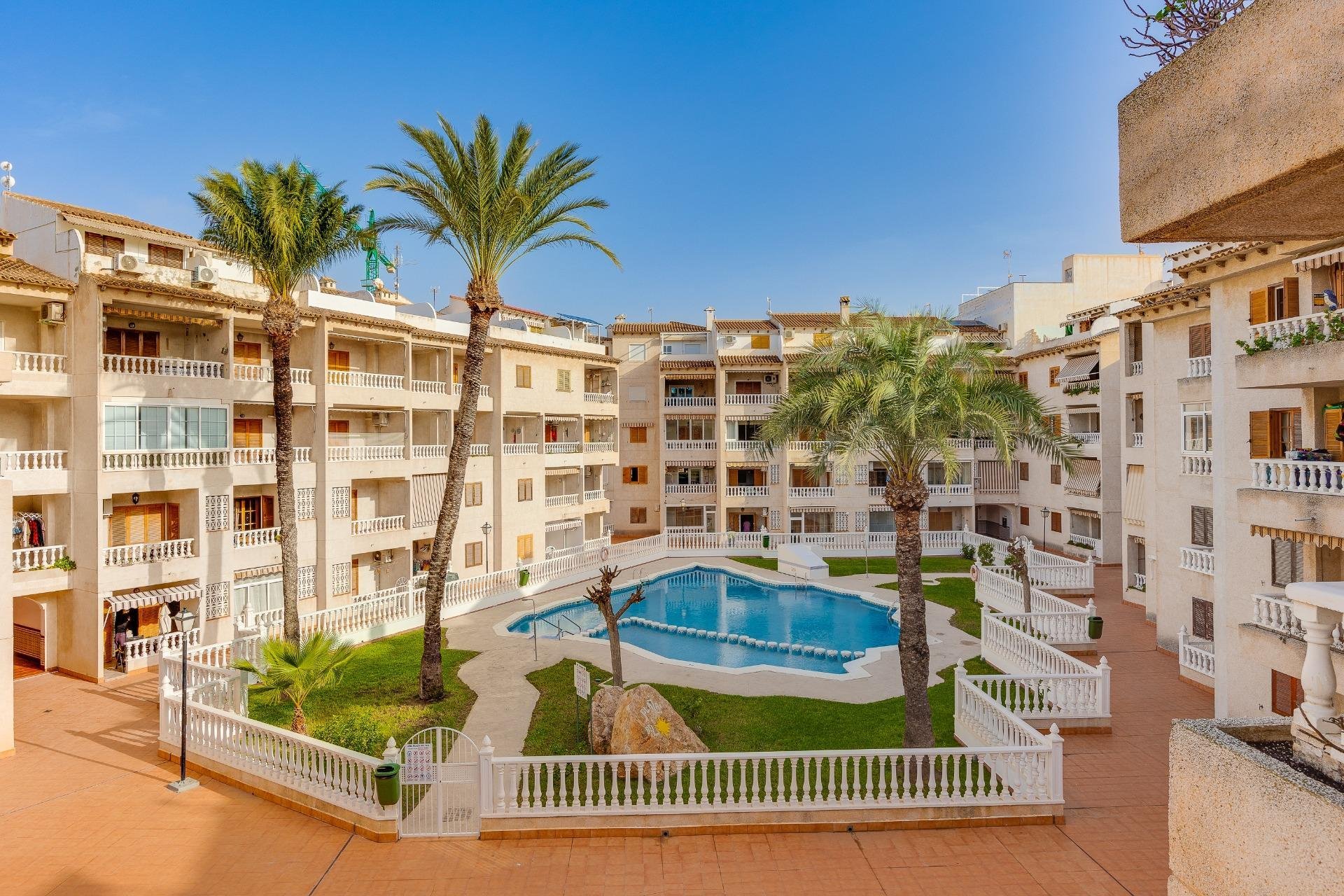 Resale - Apartment - Torrevieja - Playa del cura