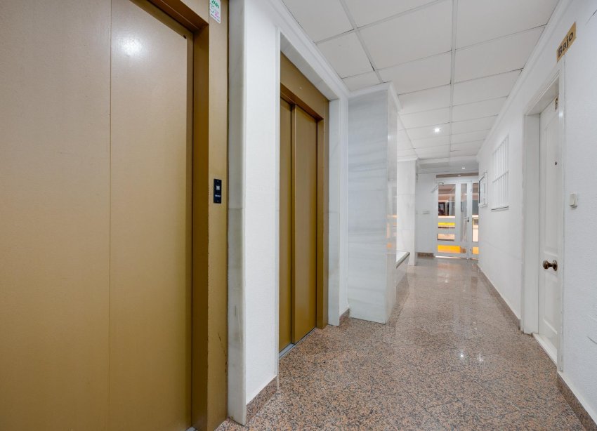 Resale - Apartment - Torrevieja - Playa del cura