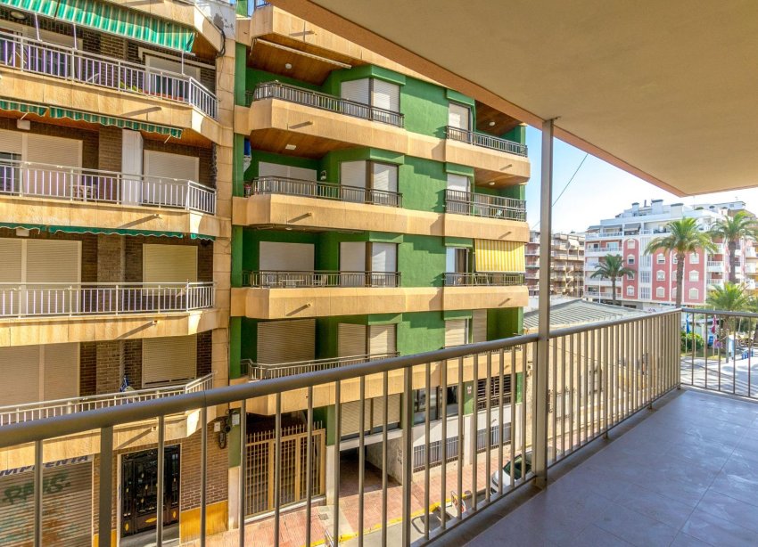 Resale - Apartment - Torrevieja - Playa del cura