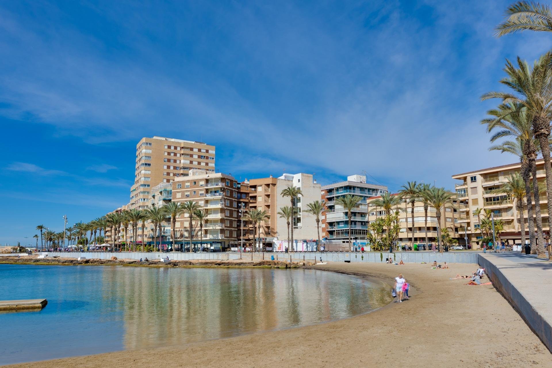 Resale - Apartment - Torrevieja - Playa del cura