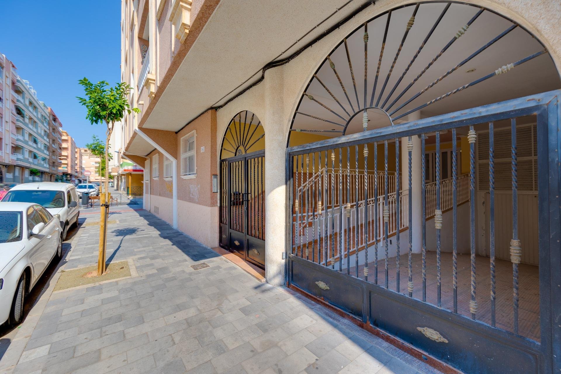 Resale - Apartment - Torrevieja - Playa del cura