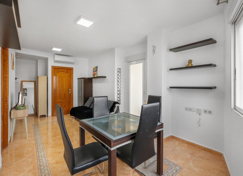 Resale - Apartment - Torrevieja - Playa del cura