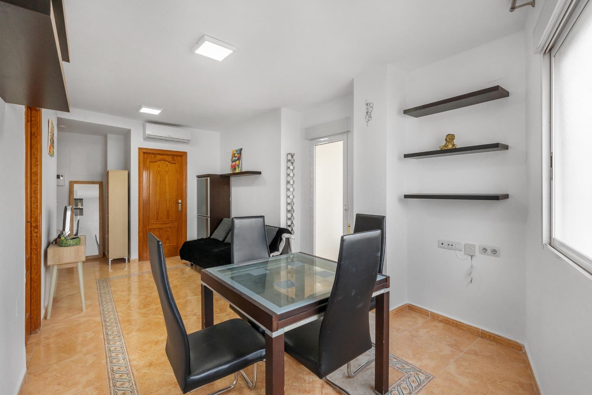 Resale - Apartment - Torrevieja - Playa del cura