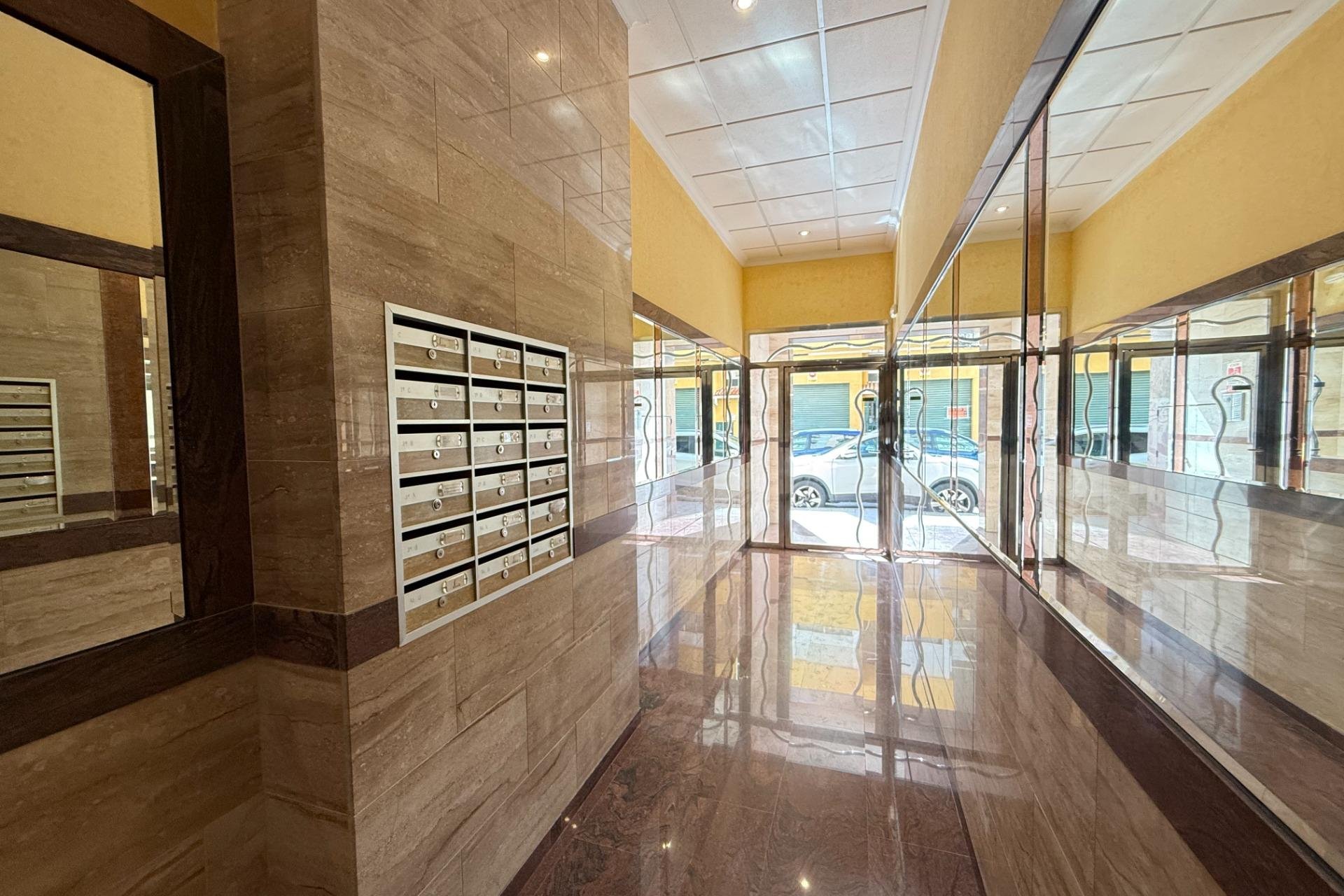 Resale - Apartment - Torrevieja - Playa del cura