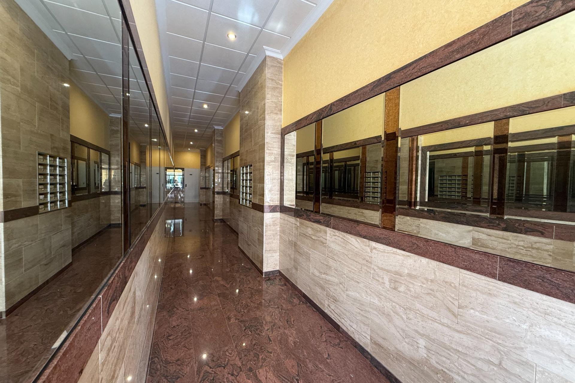 Resale - Apartment - Torrevieja - Playa del cura