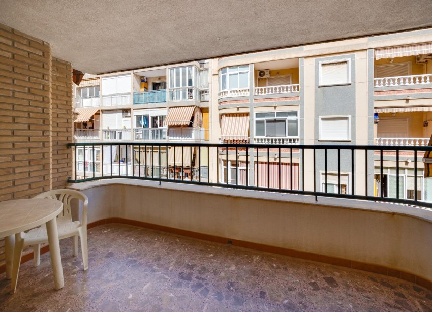 Resale - Apartment - Torrevieja - Playa del cura