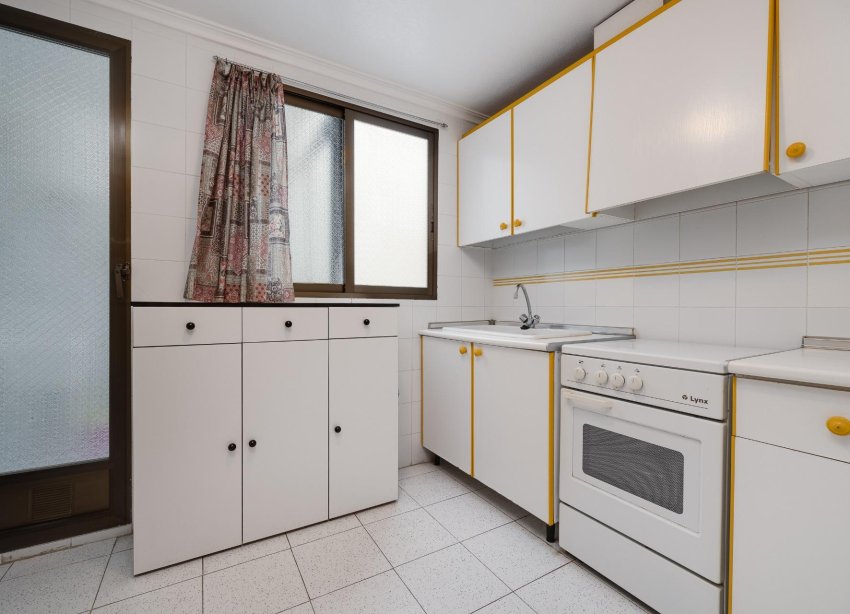 Resale - Apartment - Torrevieja - Playa del cura