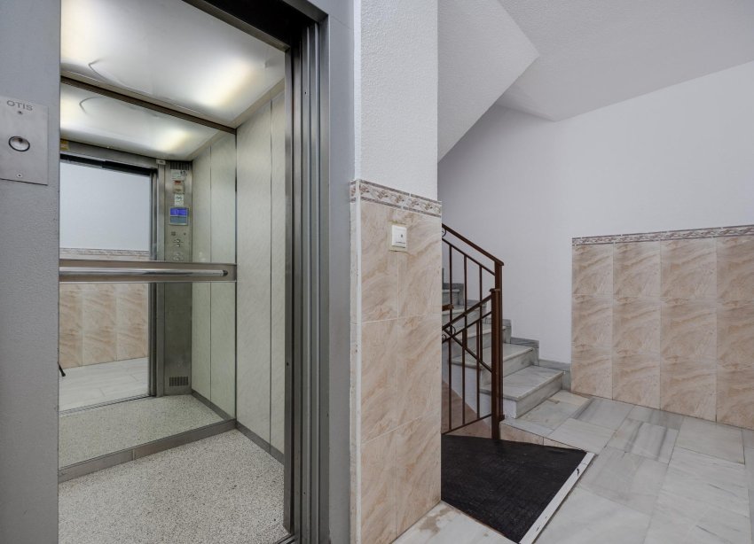Resale - Apartment - Torrevieja - Playa del cura