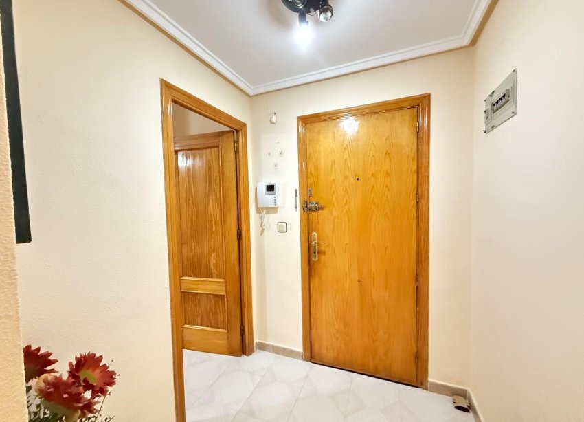 Resale - Apartment - Torrevieja - Playa del cura