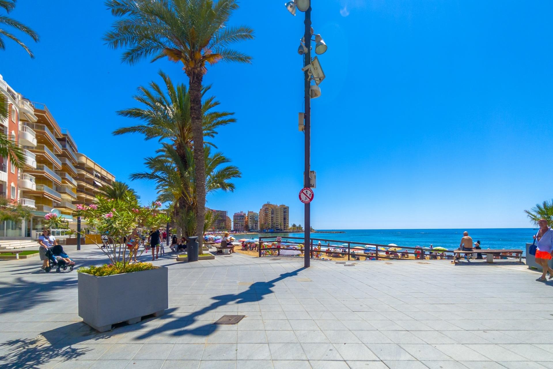 Resale - Apartment - Torrevieja - Playa del cura