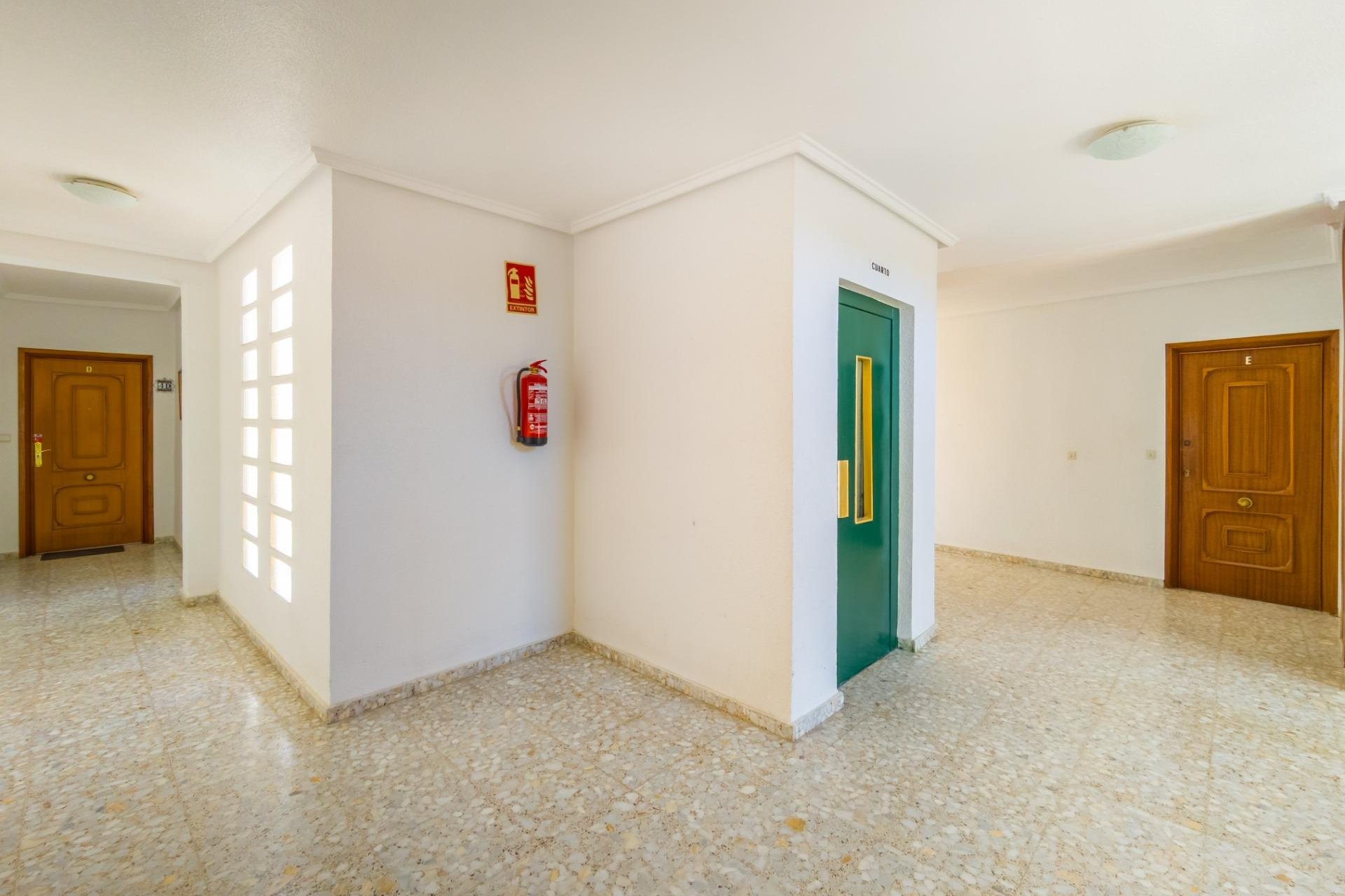 Resale - Apartment - Torrevieja - Playa del cura