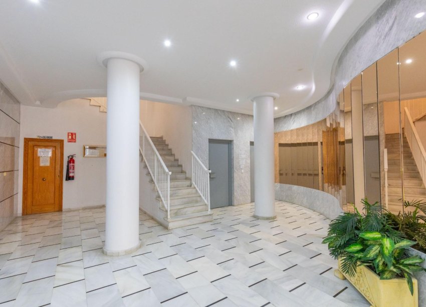 Resale - Apartment - Torrevieja - Playa del cura