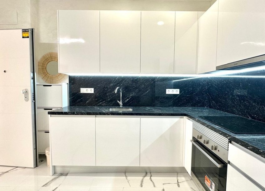 Resale - Apartment - Torrevieja - Playa del Cura