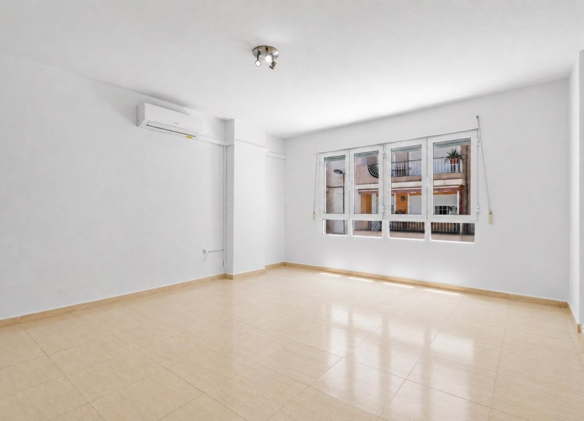 Resale - Apartment - Torrevieja - Puerto Deportivo