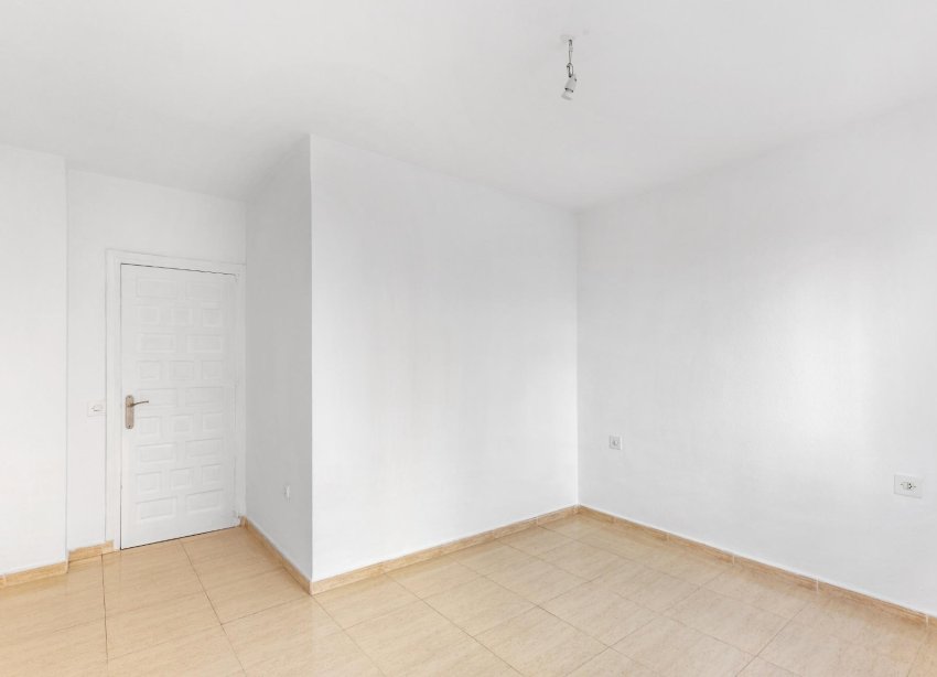 Resale - Apartment - Torrevieja - Puerto Deportivo