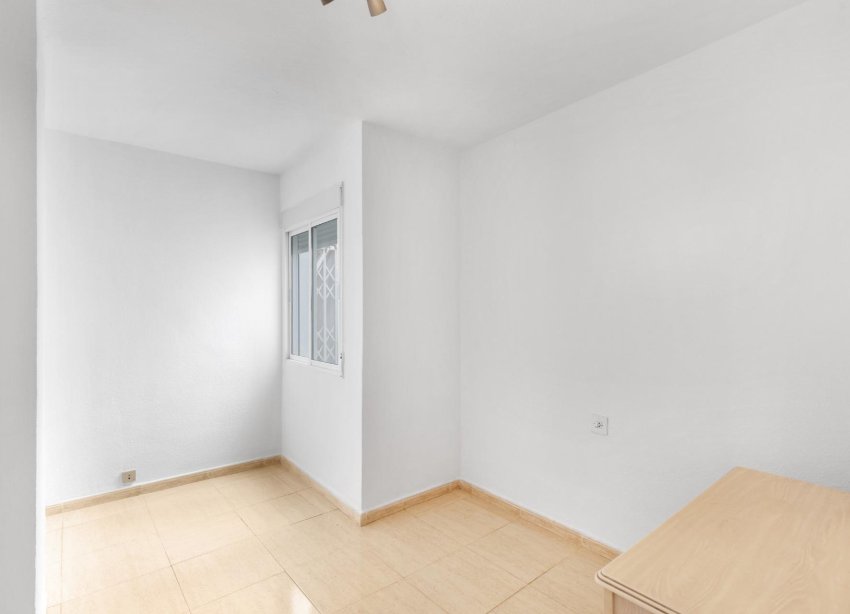 Resale - Apartment - Torrevieja - Puerto Deportivo