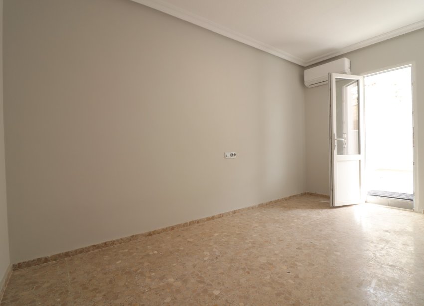Resale - Apartment - Torrevieja - Torre La Mata
