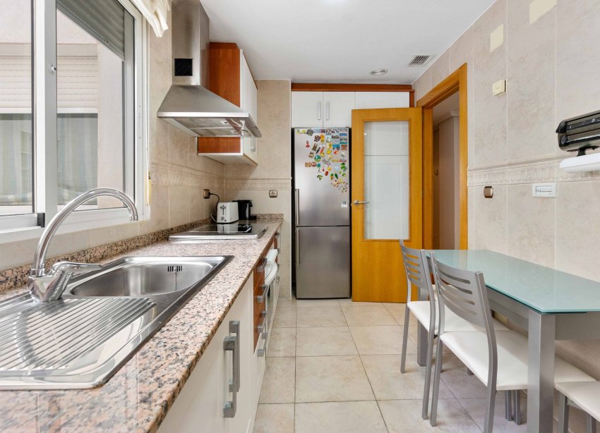 Resale - Apartment - Torrevieja - Torrevieja Centro