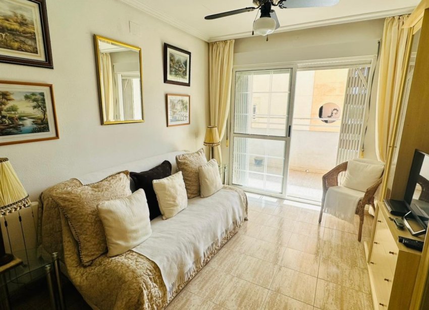 Resale - Apartment - Torrevieja - Urbanización San Luis