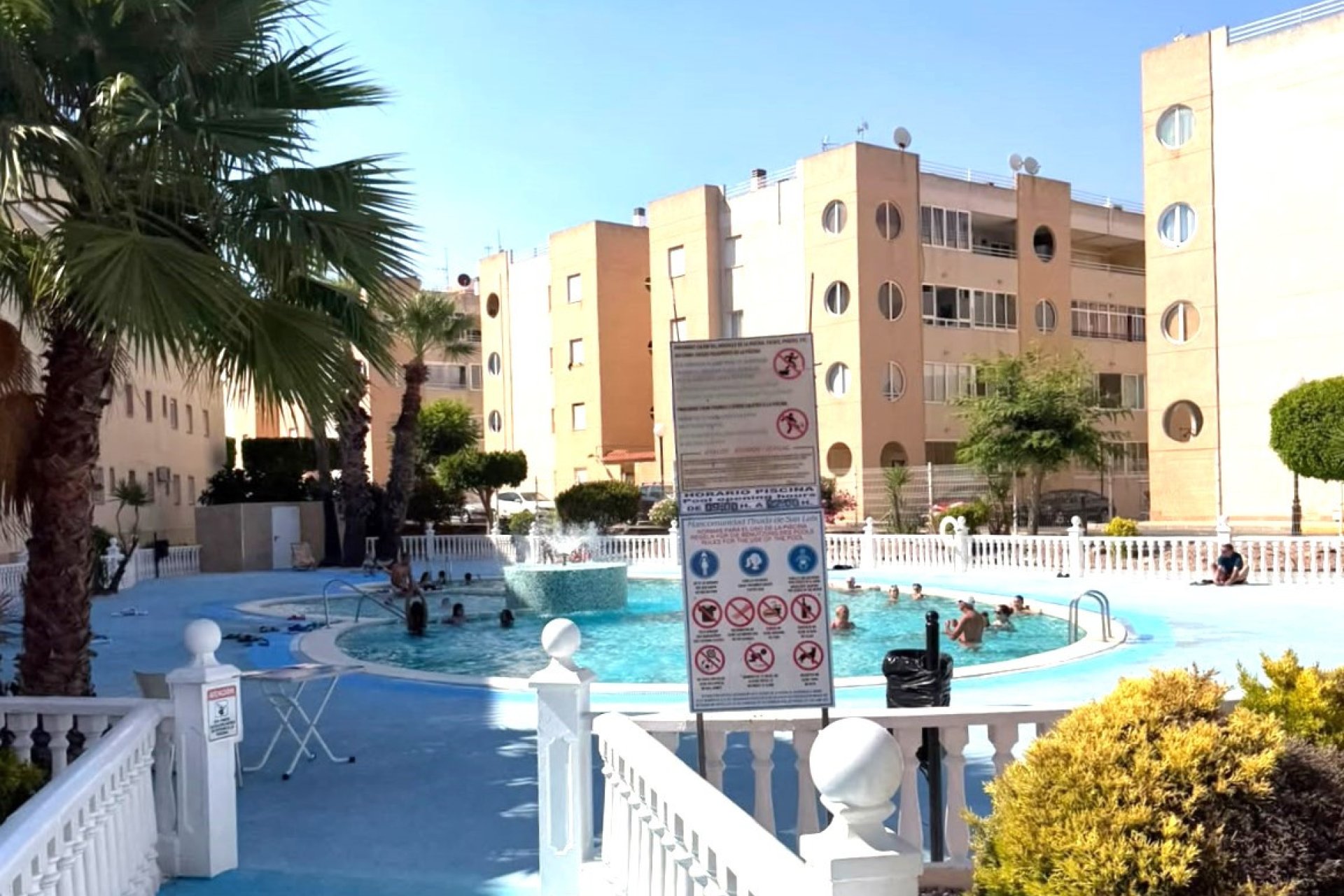 Resale - - APARTMENT - Torrevieja - Urbanización San Luis