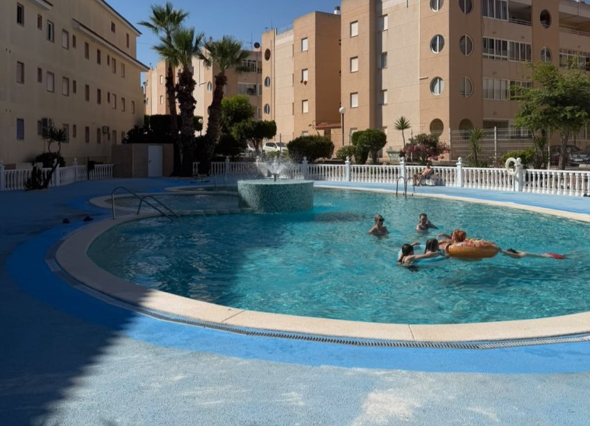 Resale - Apartment - Torrevieja - Urbanización San Luis