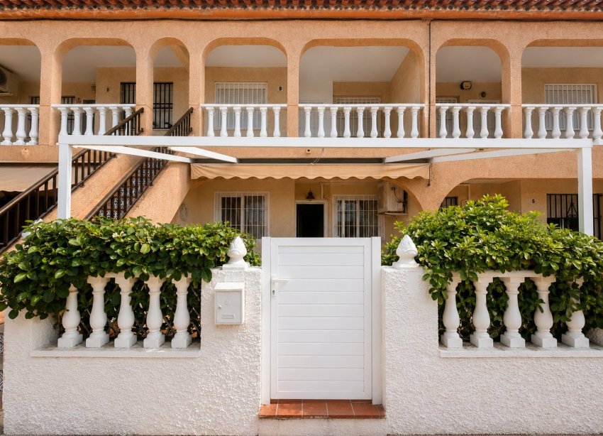 Resale - Bungalow - La Mata - La Mata, Torrevieja