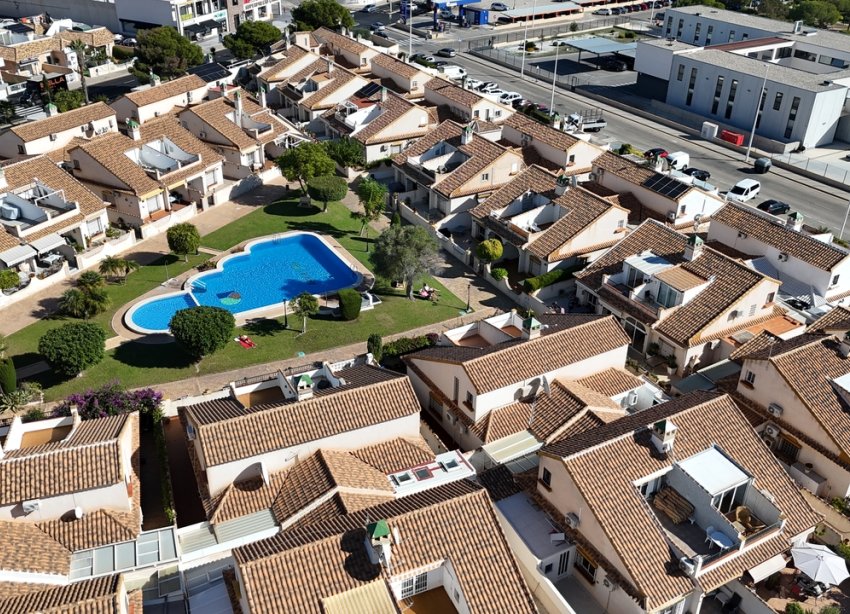 Resale - Bungalow - Orihuela Costa - La Zenia