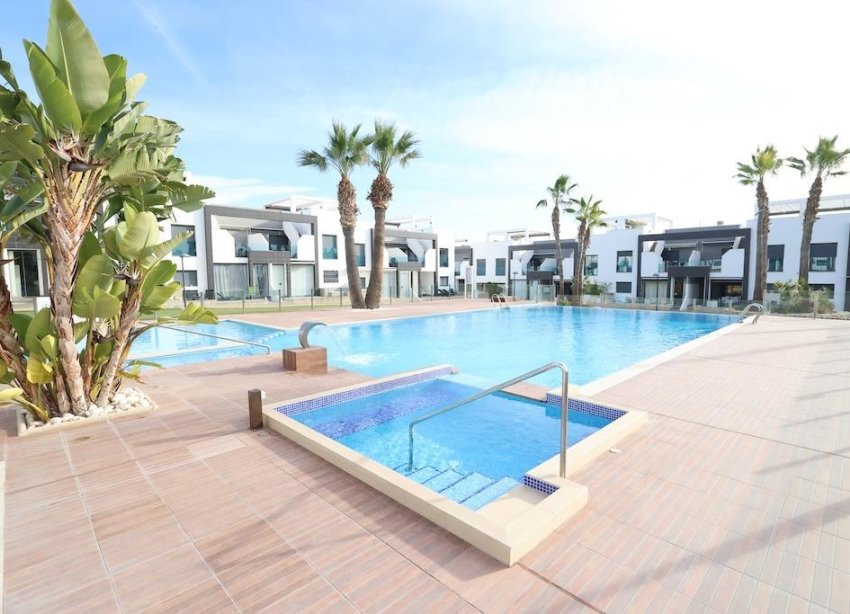 Resale - Bungalow - Orihuela Costa - La Zenia