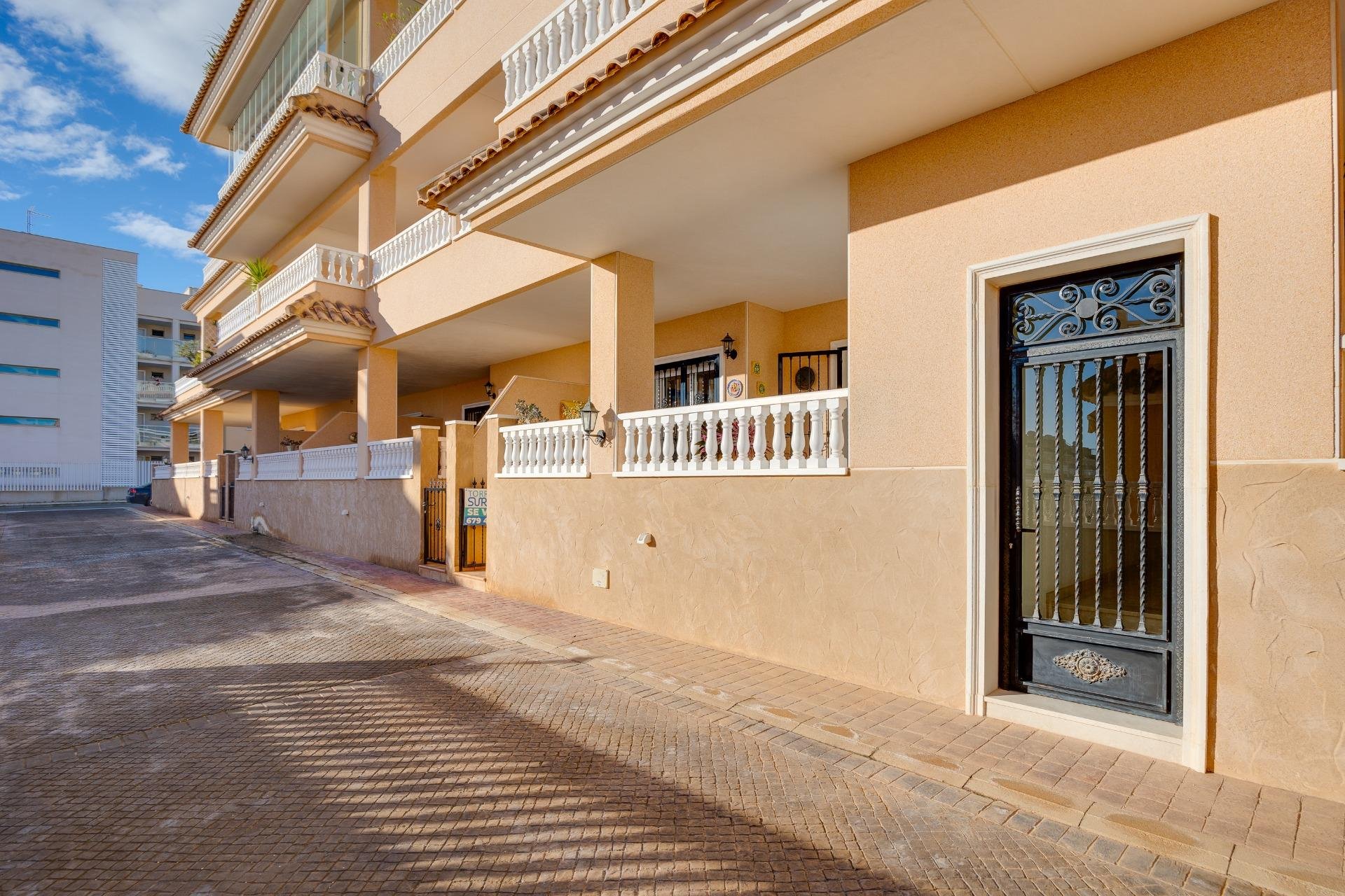 Resale - Bungalow - Orihuela Costa - Los Dolses