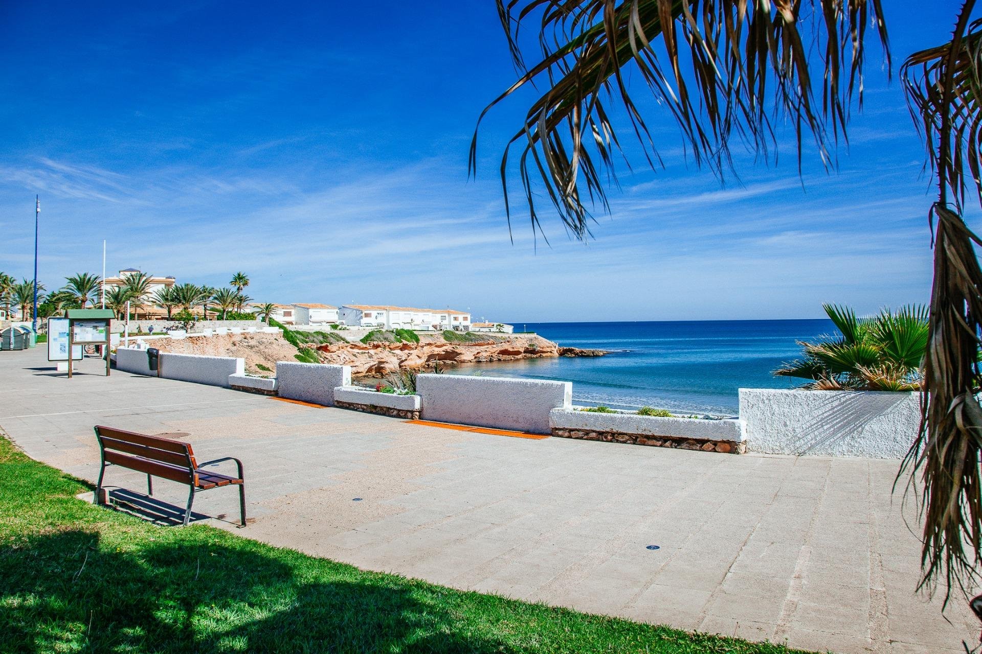 Resale - Bungalow - Orihuela Costa - Los Dolses