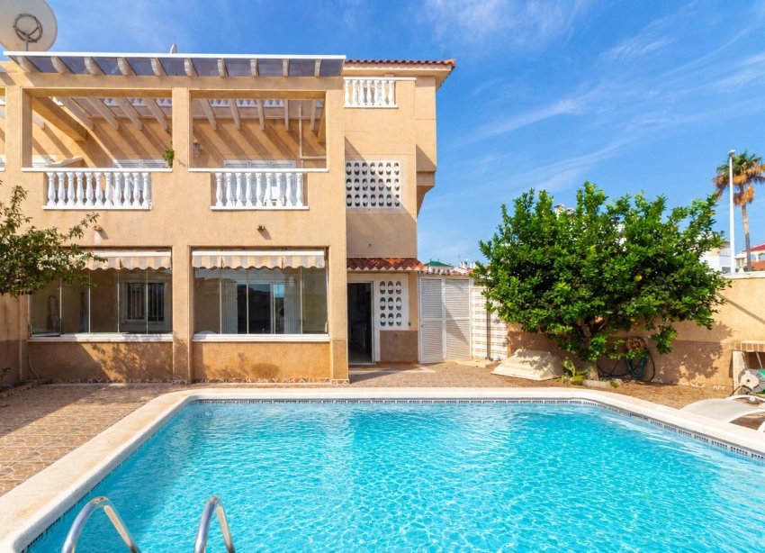 Resale - Bungalow - Orihuela Costa - Punta Prima