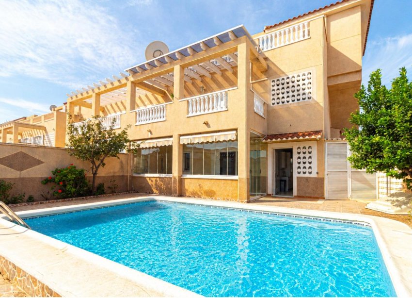 Resale - Bungalow - Orihuela Costa - Punta Prima