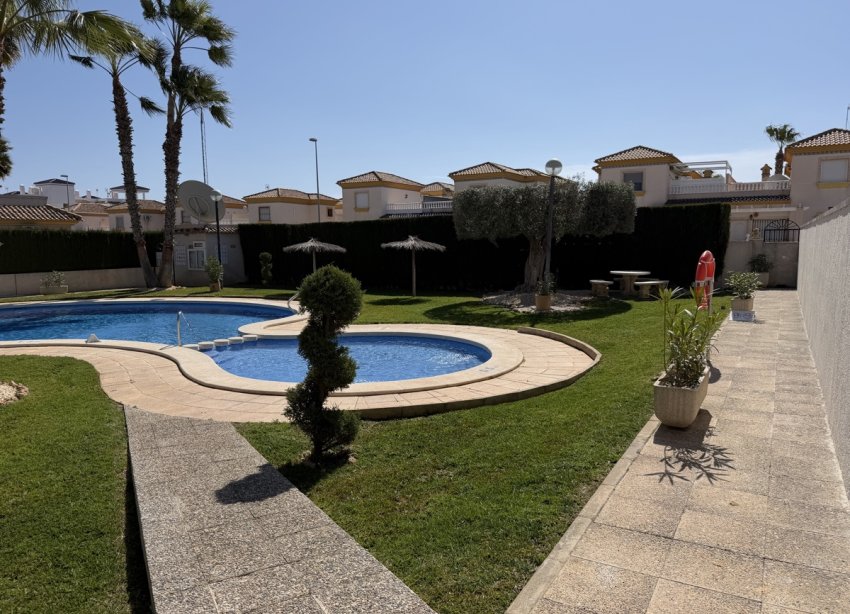 Resale - Bungalow - Orihuela Costa - Villamartin
