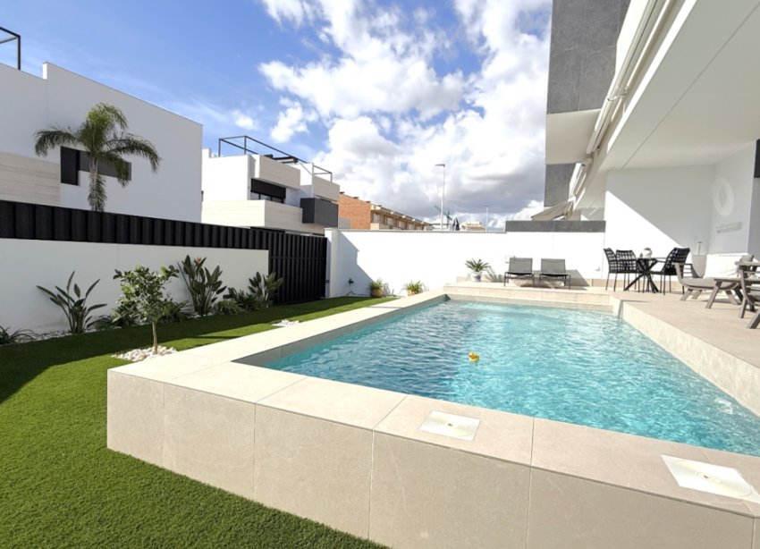 Resale - Bungalow - Pilar de la Horadada - Costa Blanca Sur